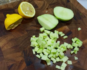 Slice the apples in small chunks